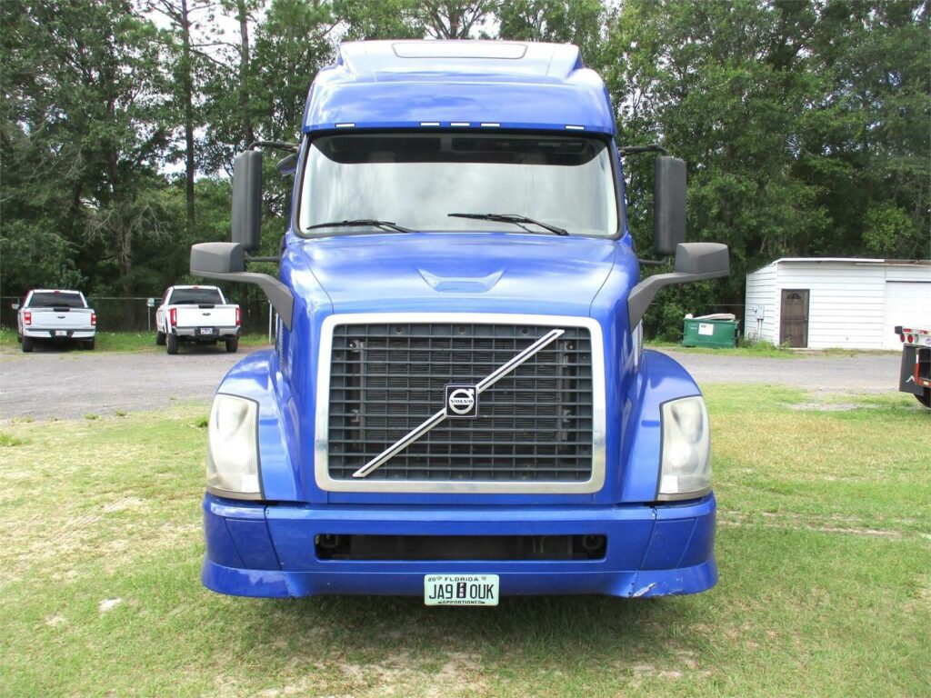 2013 Volvo VNL64T670