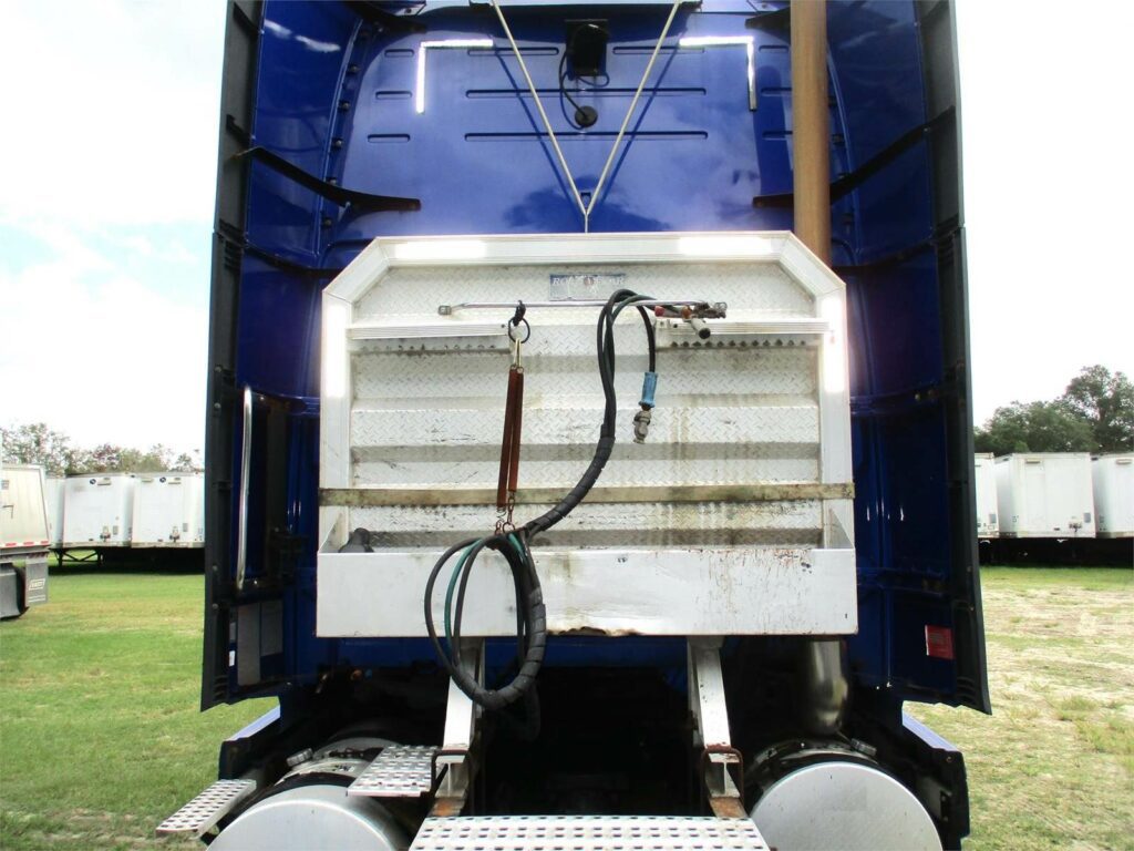 2013 Volvo VNL64T670