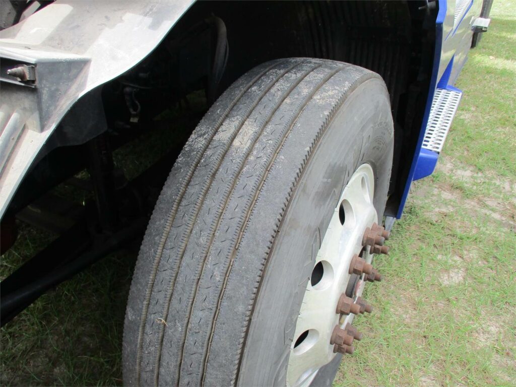 2013 Volvo VNL64T670