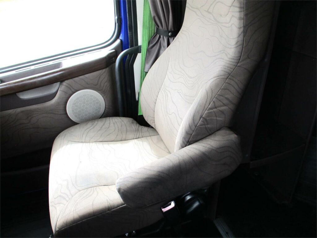 2013 Volvo VNL64T670