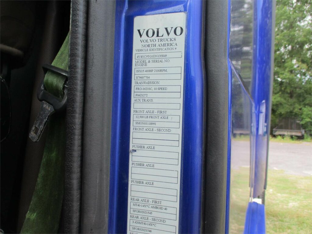 2013 Volvo VNL64T670