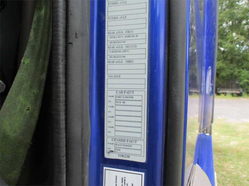 2013 Volvo VNL64T670