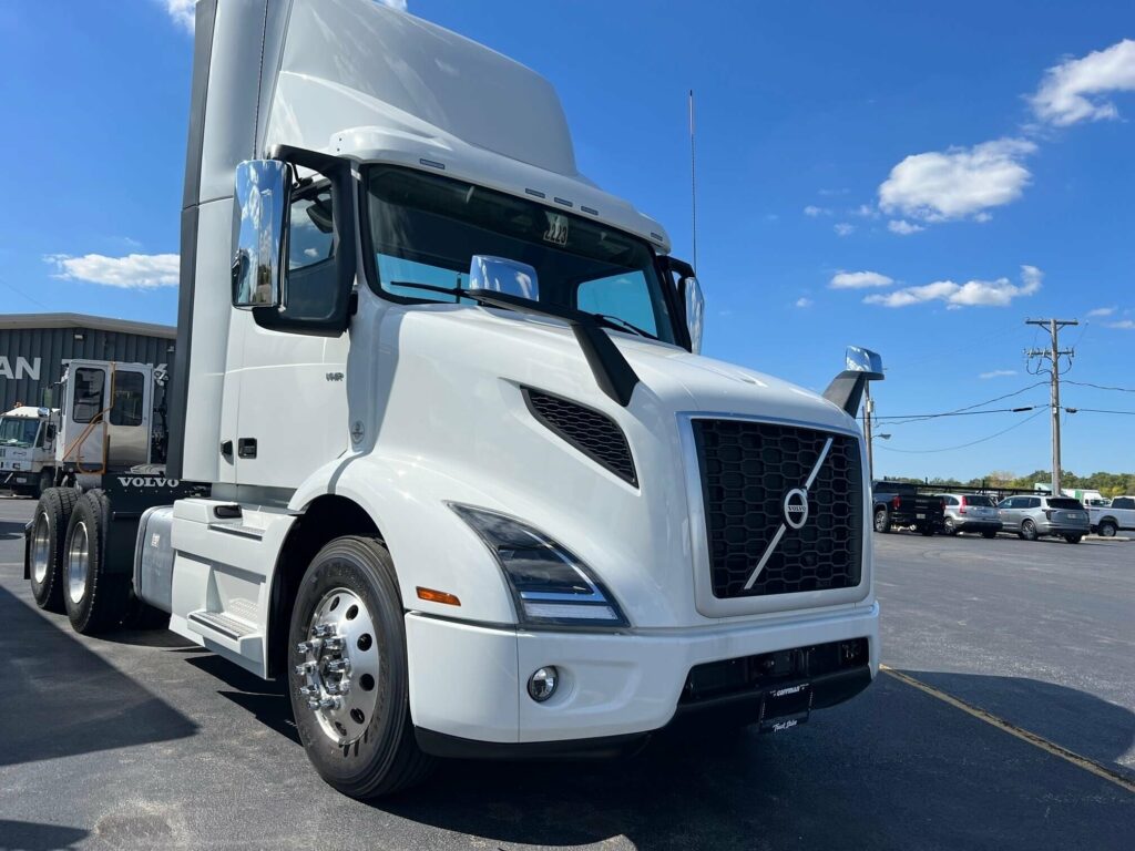 2024 Volvo VNR64T300