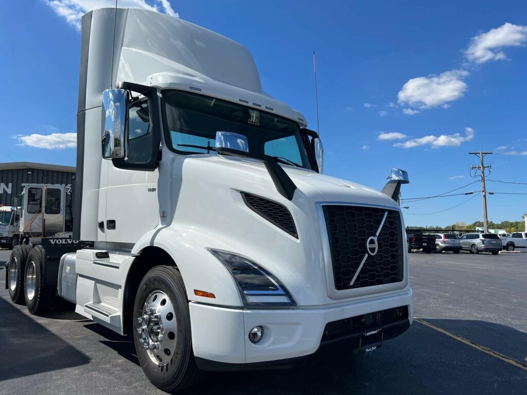 2024 Volvo VNR64T300