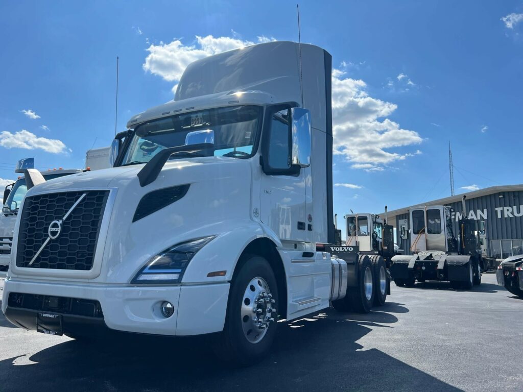 2024 Volvo VNR64T300