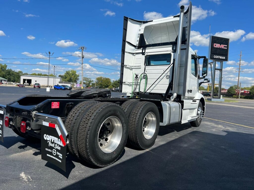 2024 Volvo VNR64T300