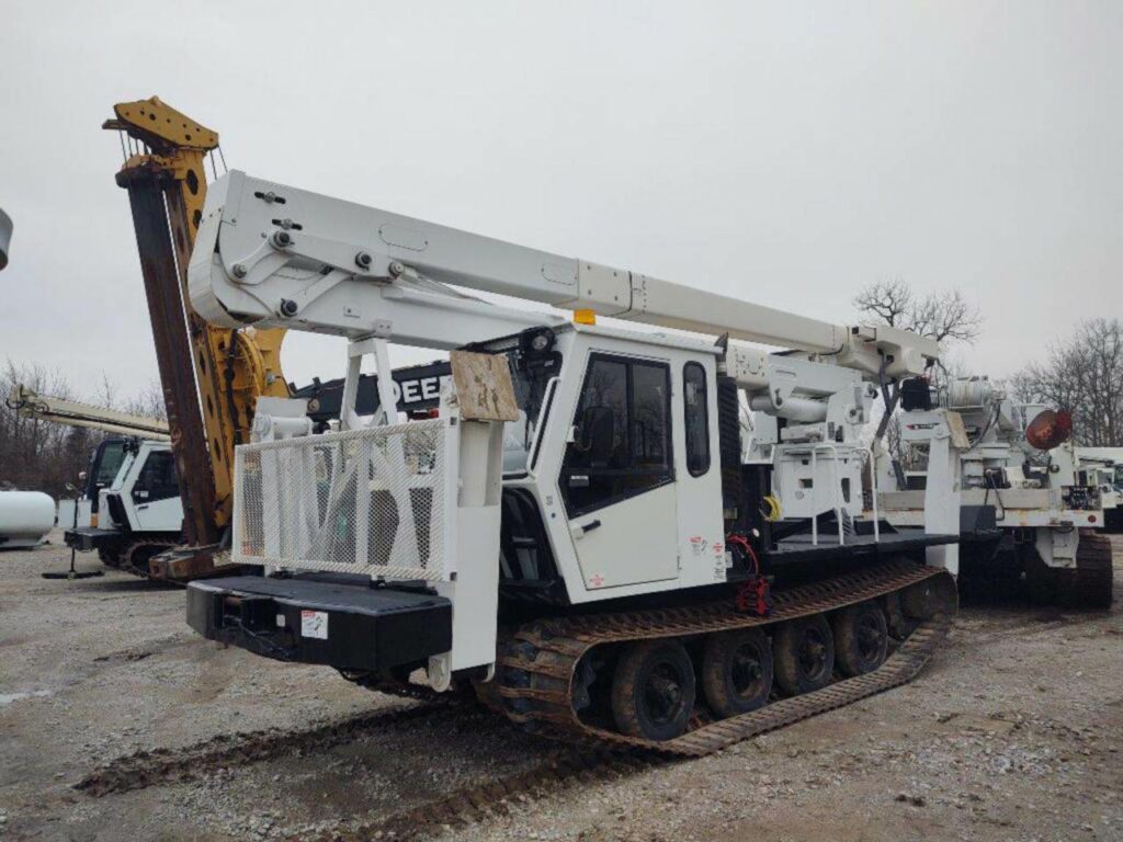 2008 CAMOPLAST GT2000 Boom / Bucket Truck – 250HP, Manual