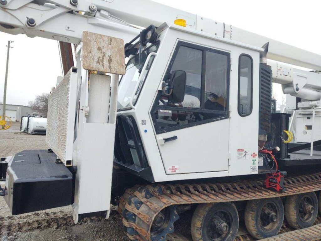 2008 CAMOPLAST GT2000 Boom / Bucket Truck – 250HP, Manual