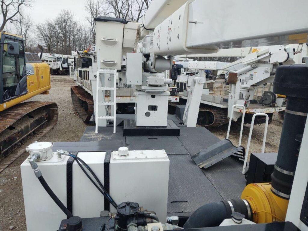 2008 CAMOPLAST GT2000 Boom / Bucket Truck – 250HP, Manual