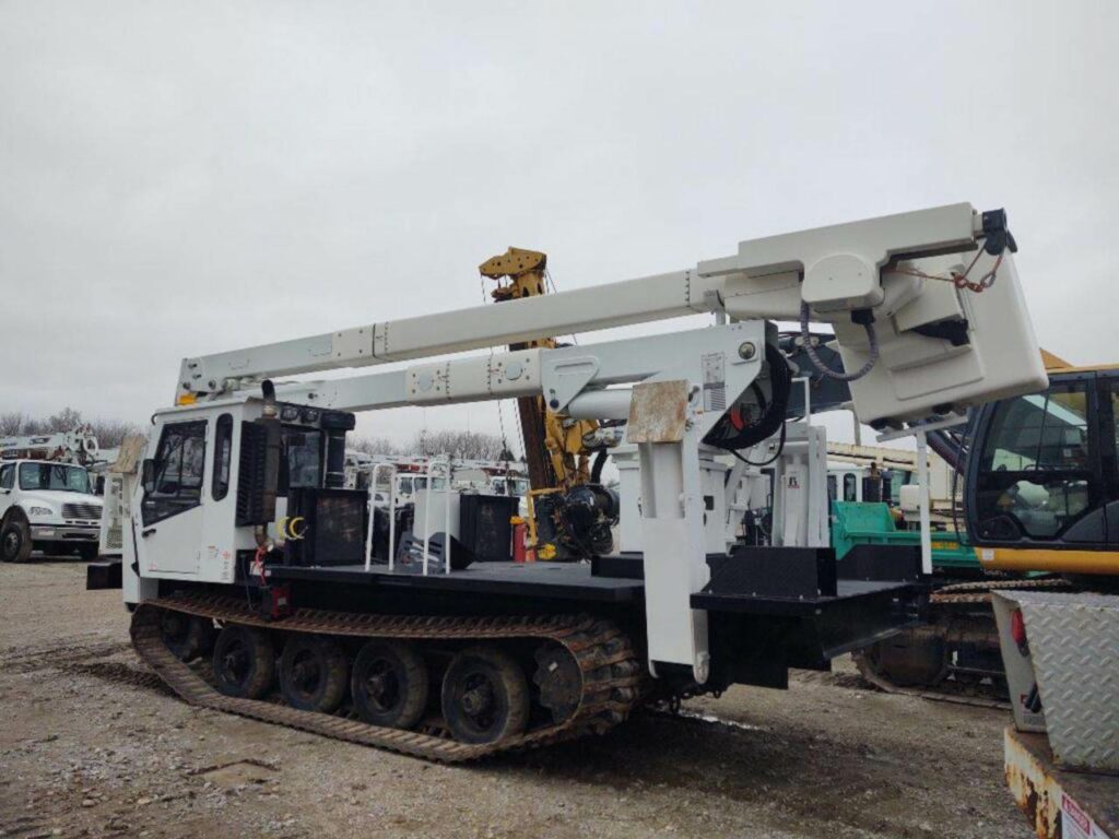 2008 CAMOPLAST GT2000 Boom / Bucket Truck – 250HP, Manual