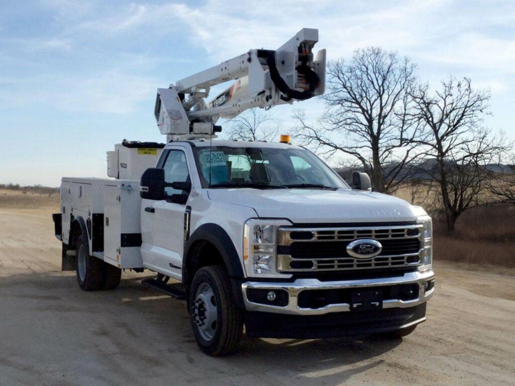 2023 Ford F-550 Boom / Bucket Truck – 330HP