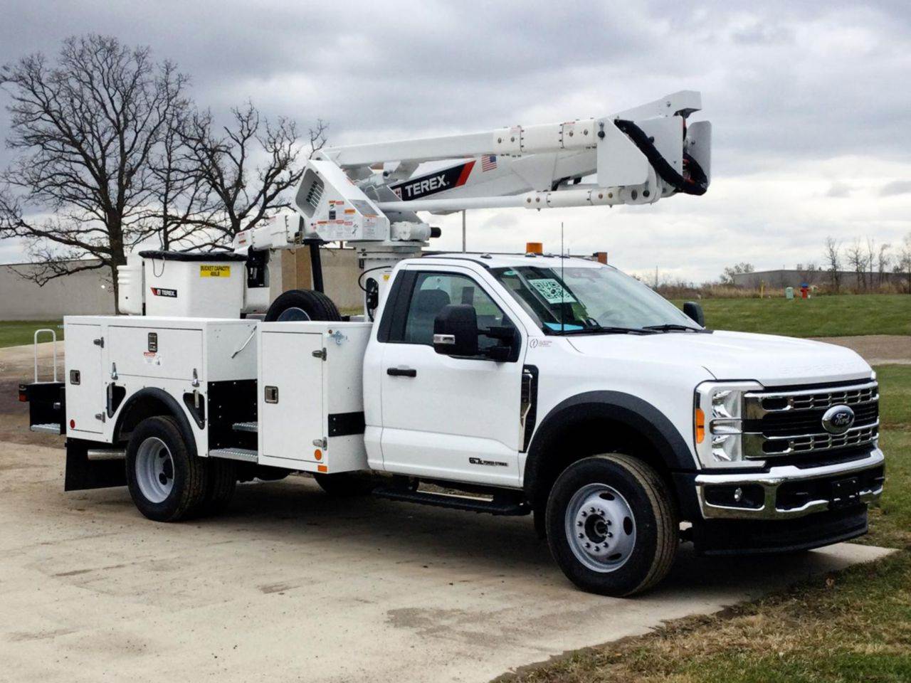 2024 Ford F-600 Boom / Bucket Truck - 330HP - HandshakeFleet