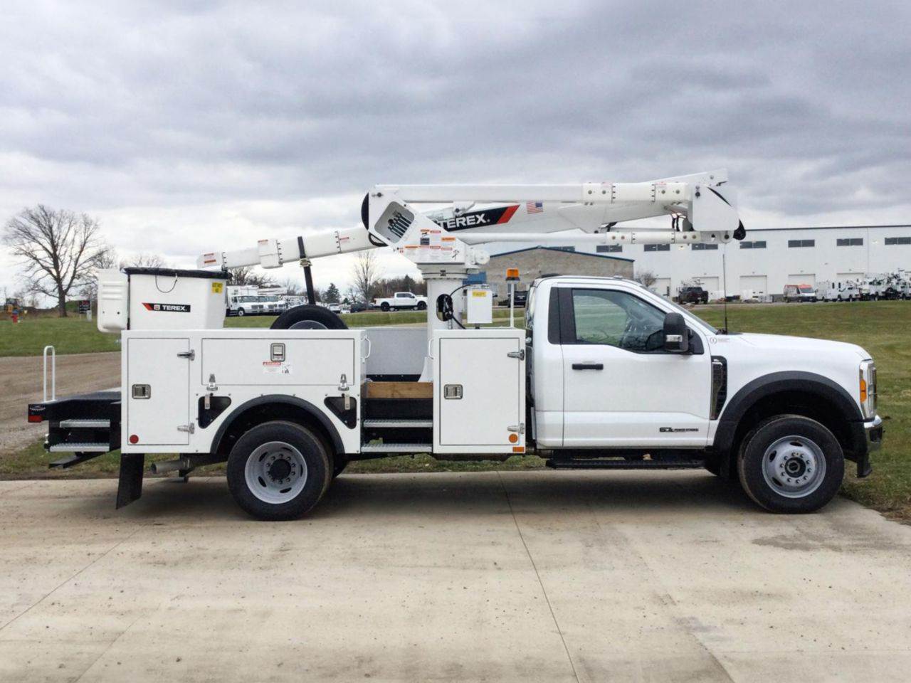 2024 Ford F-600 Boom / Bucket Truck - 330HP - HandshakeFleet