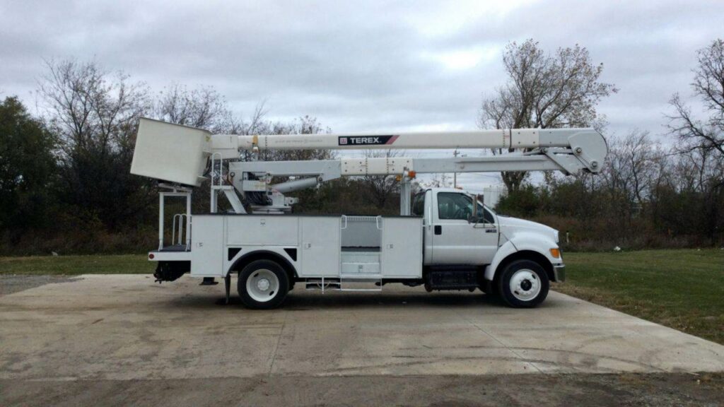 2015 Ford F-750 Boom / Bucket Truck – 260HP