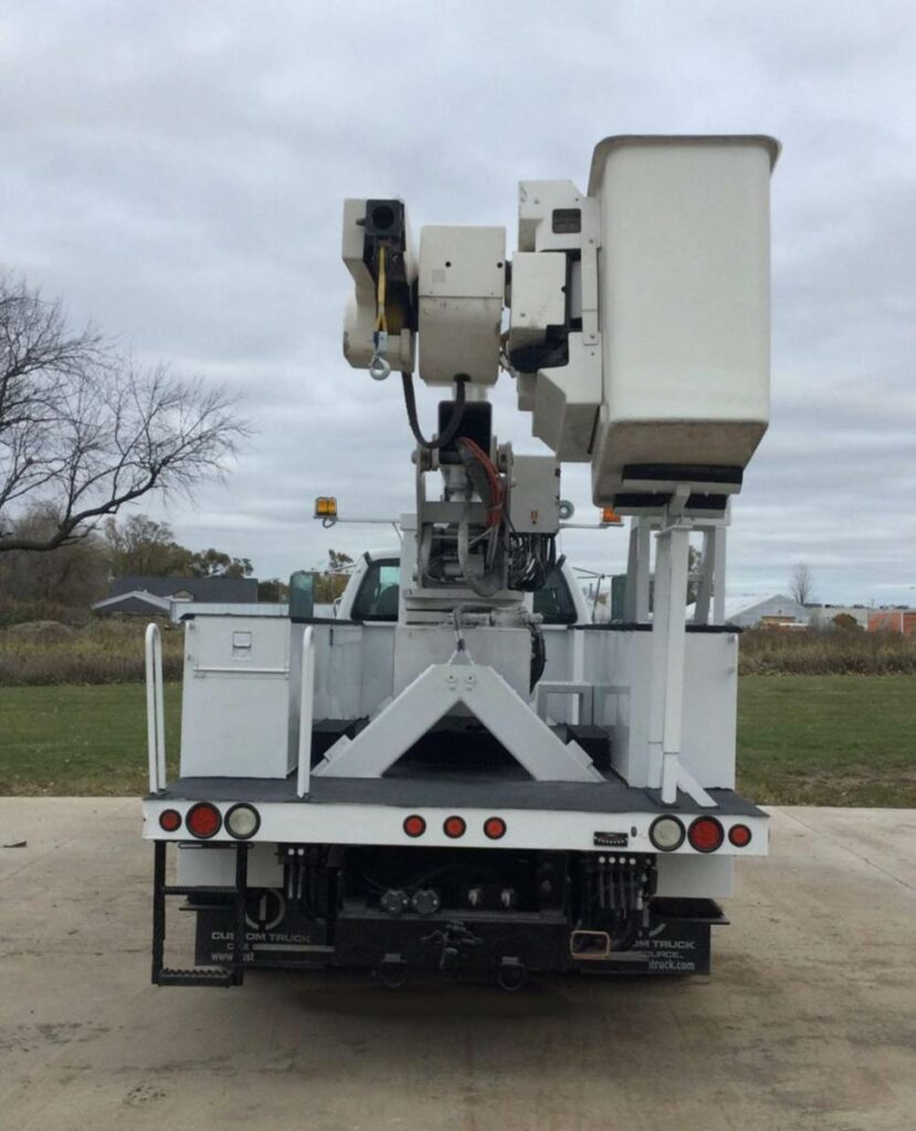 2015 Ford F-750 Boom / Bucket Truck – 260HP