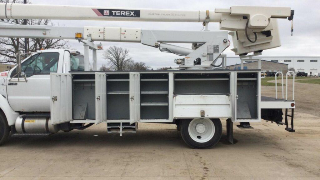 2015 Ford F-750 Boom / Bucket Truck – 260HP