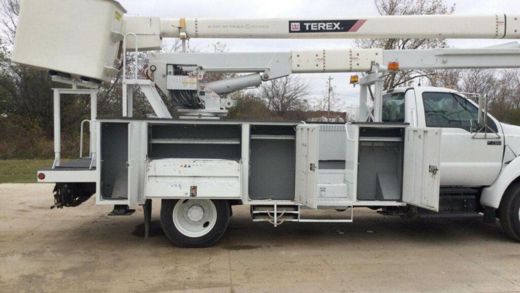 2015 Ford F-750 Boom / Bucket Truck – 260HP