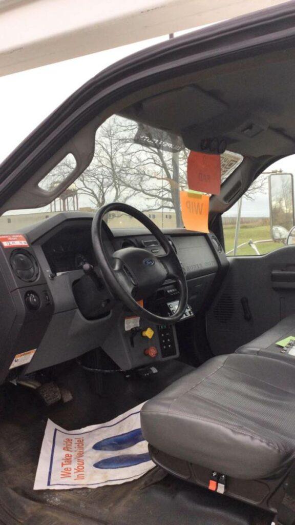 2015 Ford F-750 Boom / Bucket Truck – 260HP