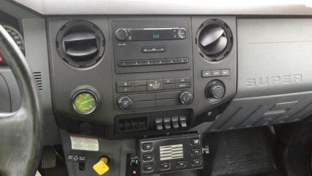 2015 Ford F-750 Boom / Bucket Truck – 260HP