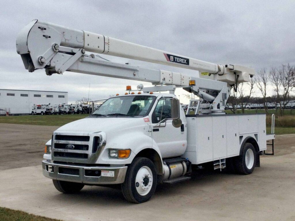 2015 Ford F-750 Boom / Bucket Truck – 260HP