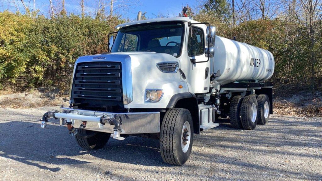 2014 Freightliner 108SD Boom / Bucket Truck – 350HP, Manual