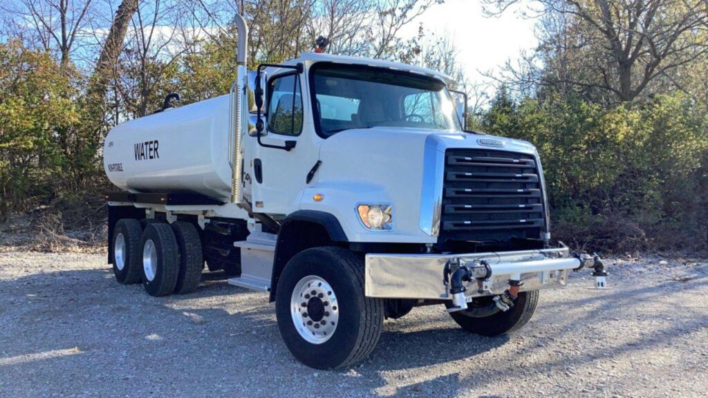 2014 Freightliner 108SD Boom / Bucket Truck – 350HP, Manual