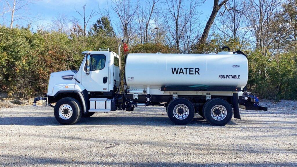 2014 Freightliner 108SD Boom / Bucket Truck – 350HP, Manual