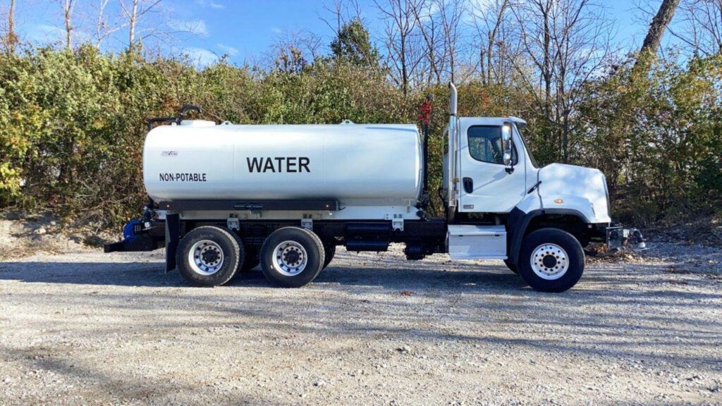 2014 Freightliner 108SD Boom / Bucket Truck – 350HP, Manual