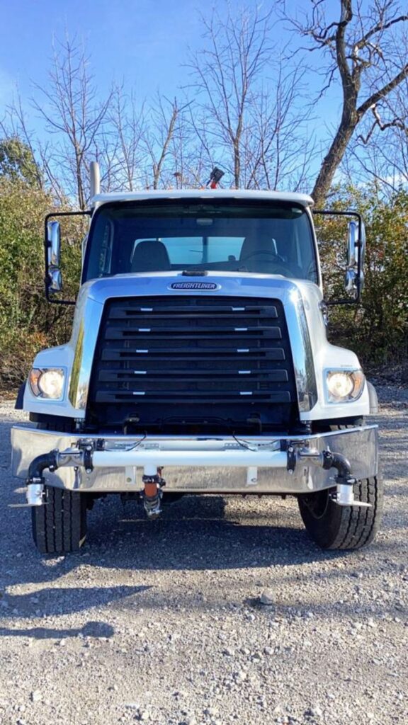 2014 Freightliner 108SD Boom / Bucket Truck – 350HP, Manual