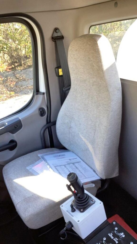 2014 Freightliner 108SD Boom / Bucket Truck – 350HP, Manual