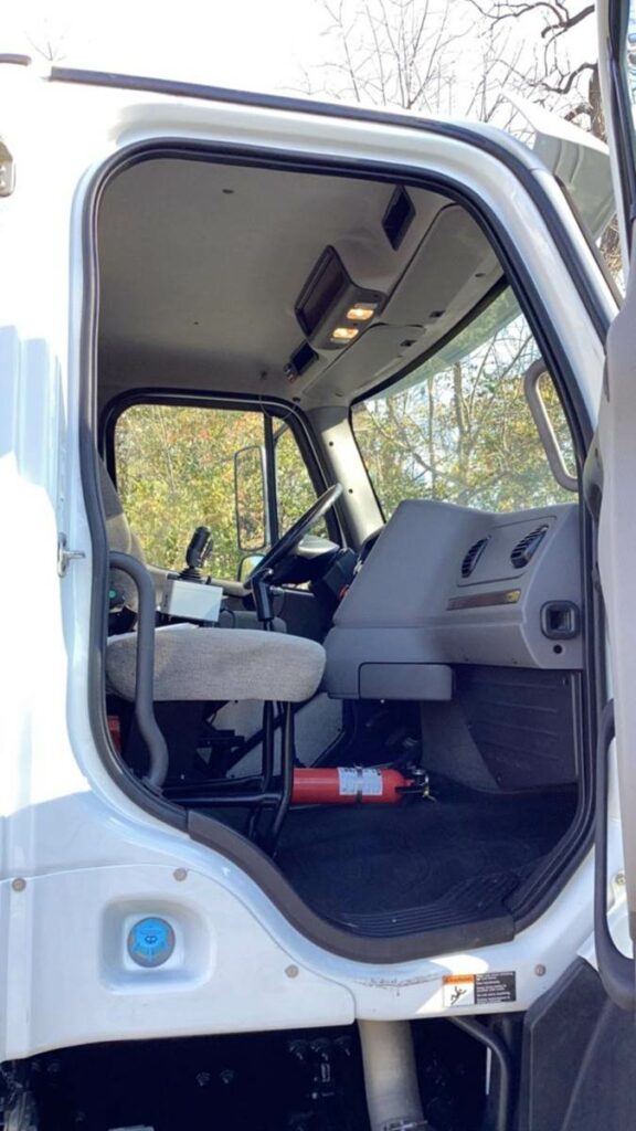 2014 Freightliner 108SD Boom / Bucket Truck – 350HP, Manual