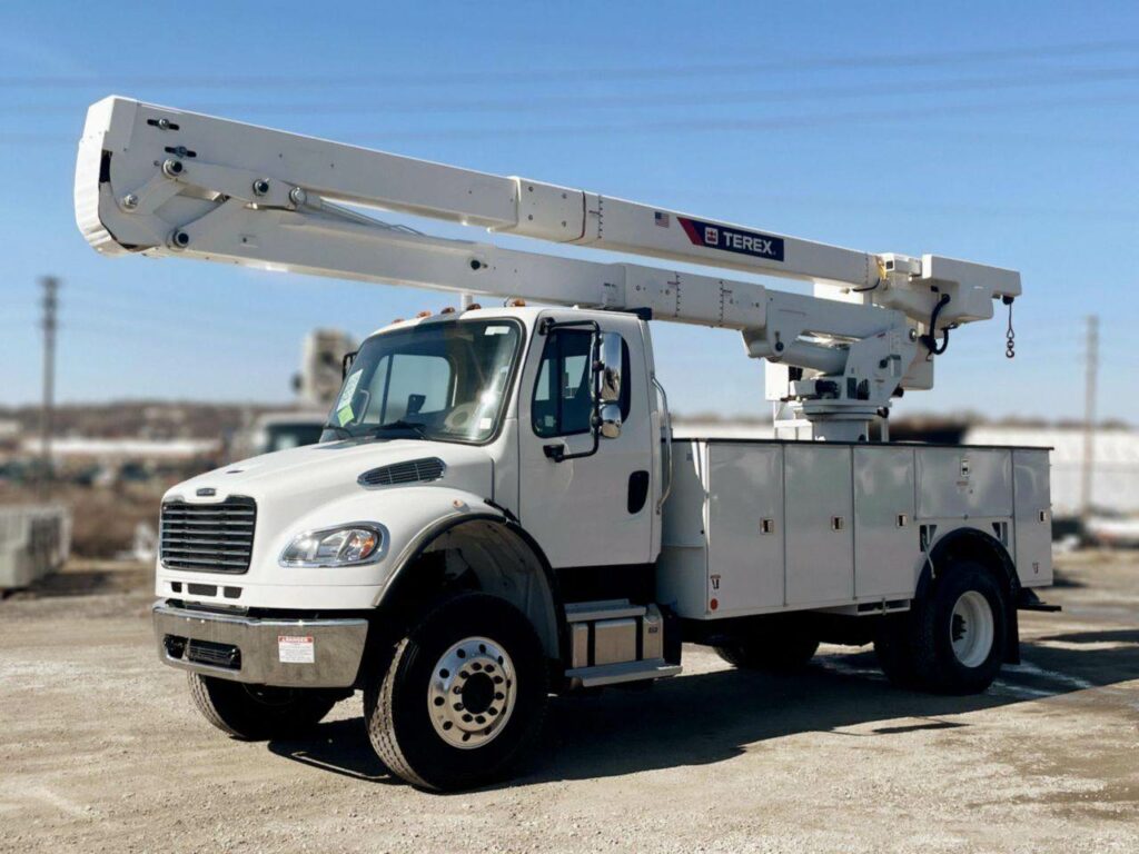 2024 Freightliner M2 106 Boom / Bucket Truck – 300HP, Automatic
