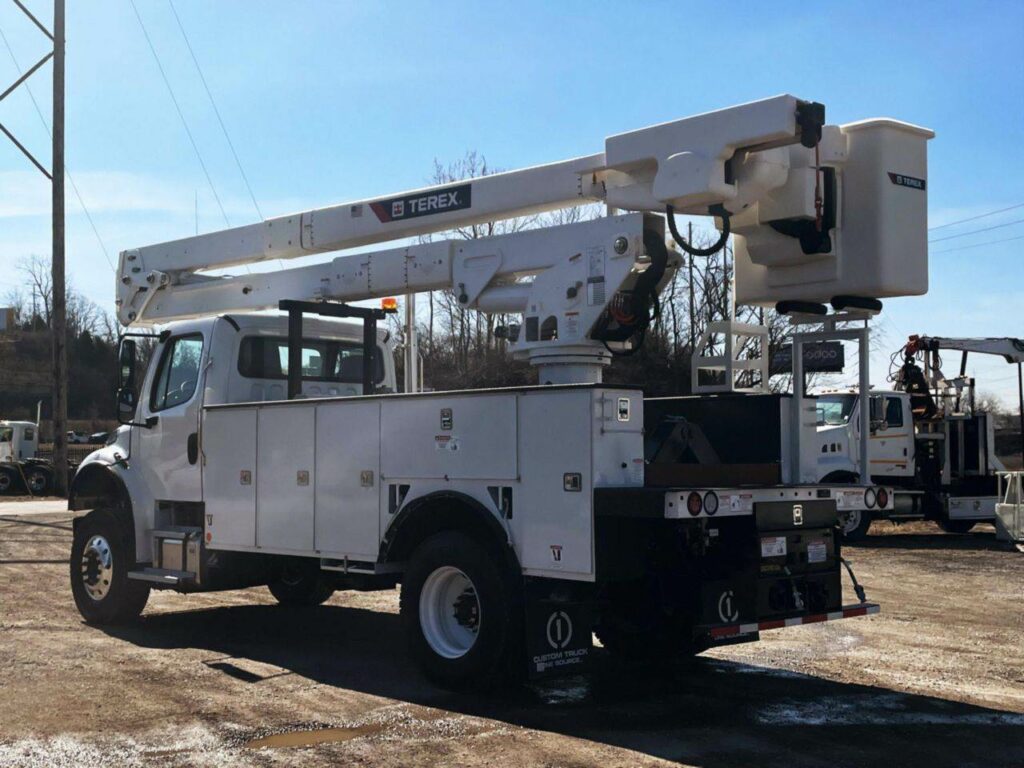 2024 Freightliner M2 106 Boom / Bucket Truck – 300HP, Automatic