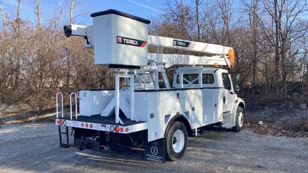 2016 Freightliner M2 106 Boom / Bucket Truck – 250HP