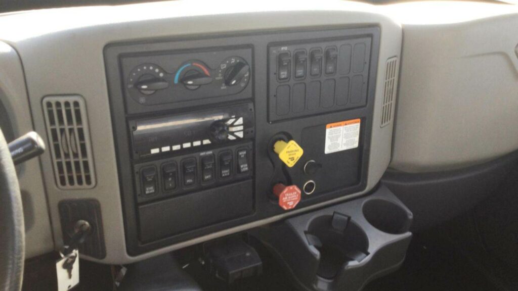 2015 International 7500 Boom / Bucket Truck – 330HP, Automatic