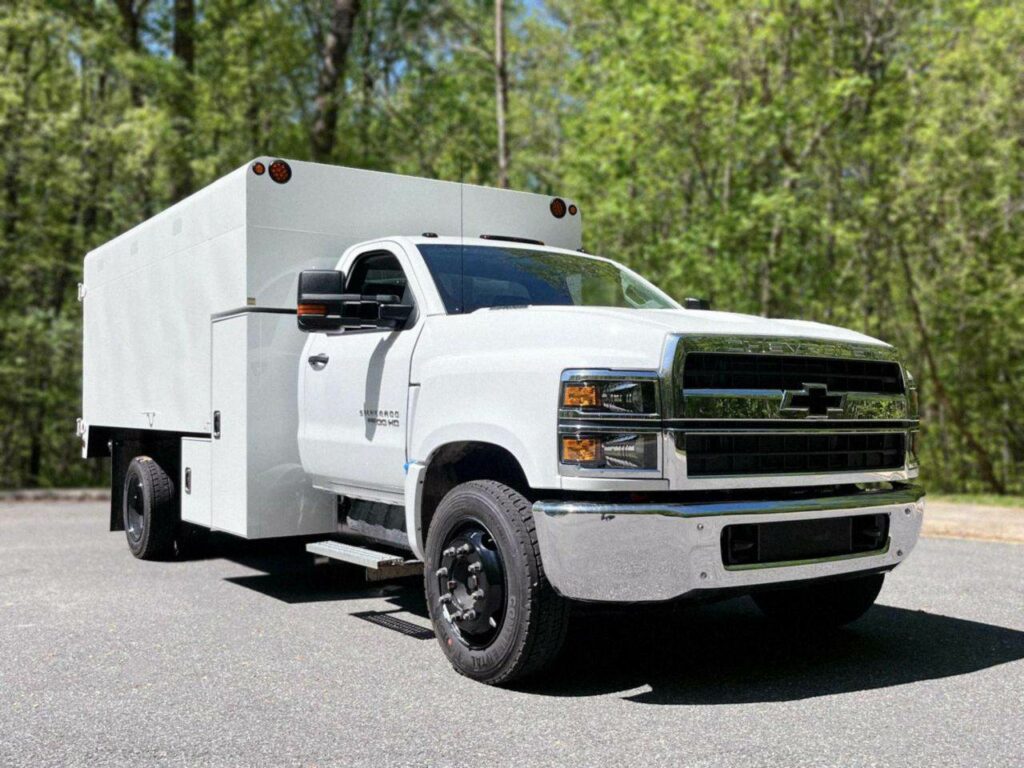 2022 Chevrolet 6500 Chipper Truck – Duramax, 350HP