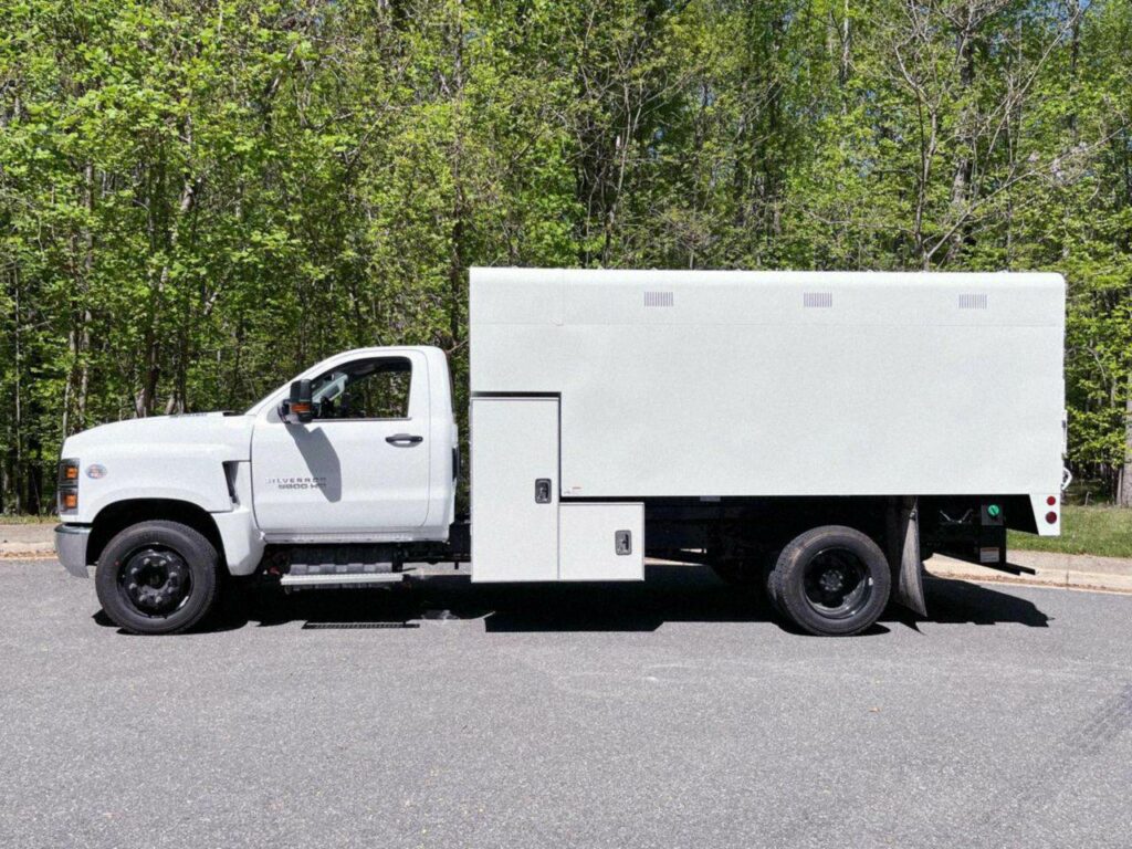2022 Chevrolet 6500 Chipper Truck – Duramax, 350HP