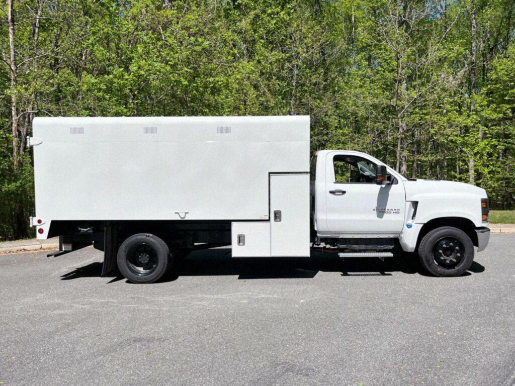 2022 Chevrolet 6500 Chipper Truck – Duramax, 350HP