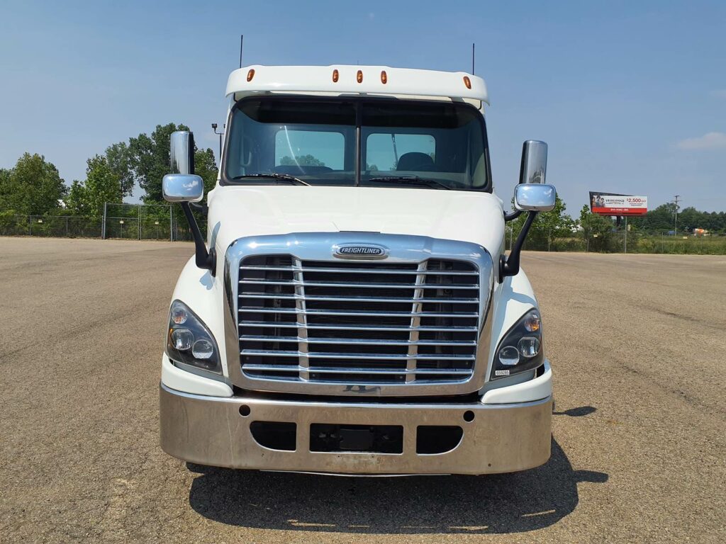 2016 Freightliner Cascadia 113 Day Cab Truck – 450HP, 13