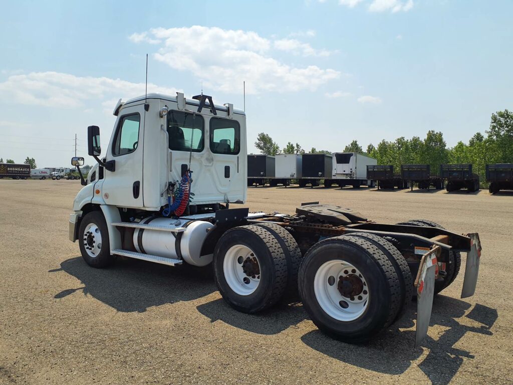 2016 Freightliner Cascadia 113 Day Cab Truck – 450HP, 13