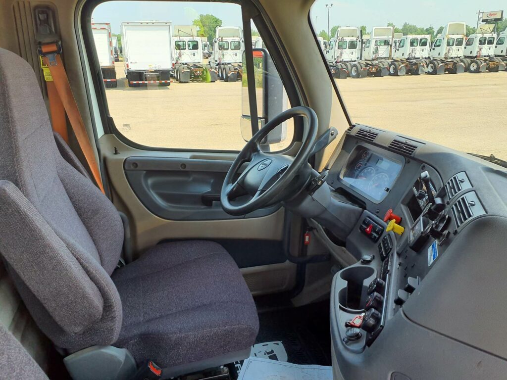 2016 Freightliner Cascadia 113 Day Cab Truck – 450HP, 13