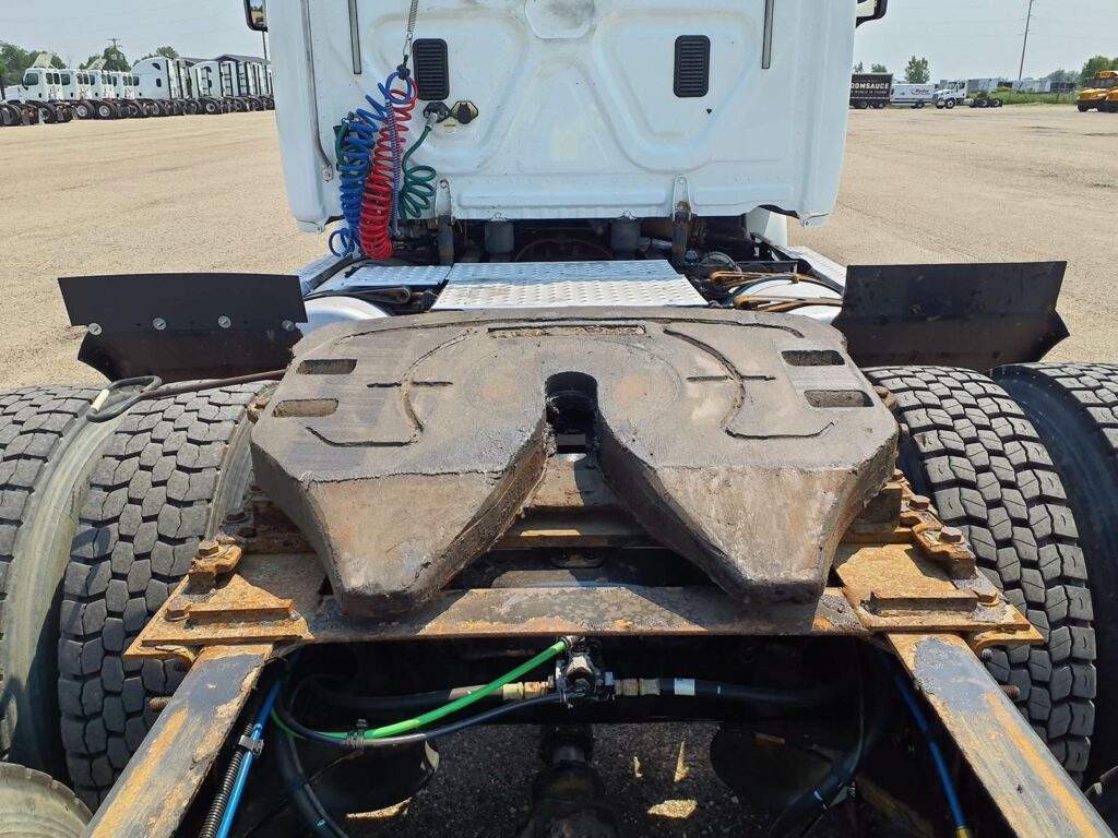 2016 Freightliner Cascadia 113 Day Cab Truck – 450HP, 13