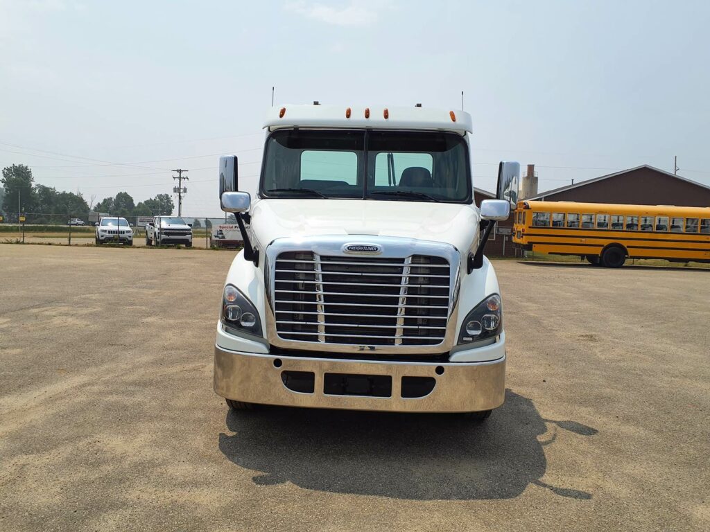 2016 Freightliner Cascadia 113 Day Cab Truck – 450HP, 13