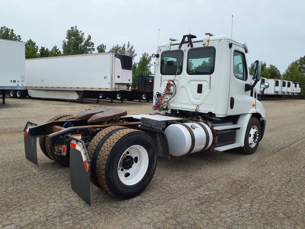 2014 Freightliner Cascadia 113 Single Axle Day Cab Truck – 410HP, 10