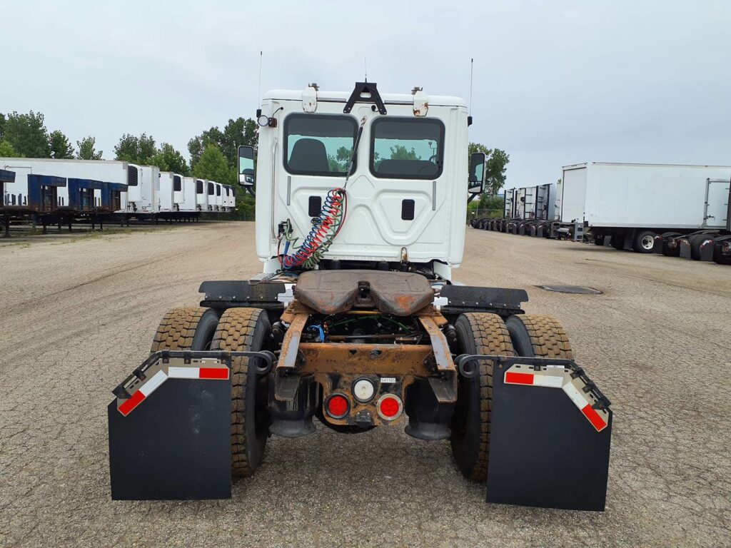 2014 Freightliner Cascadia 113 Single Axle Day Cab Truck – 410HP, 10