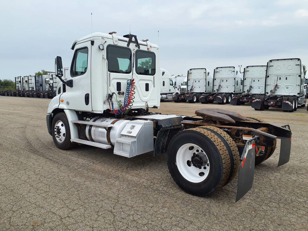 2014 Freightliner Cascadia 113 Single Axle Day Cab Truck – 410HP, 10