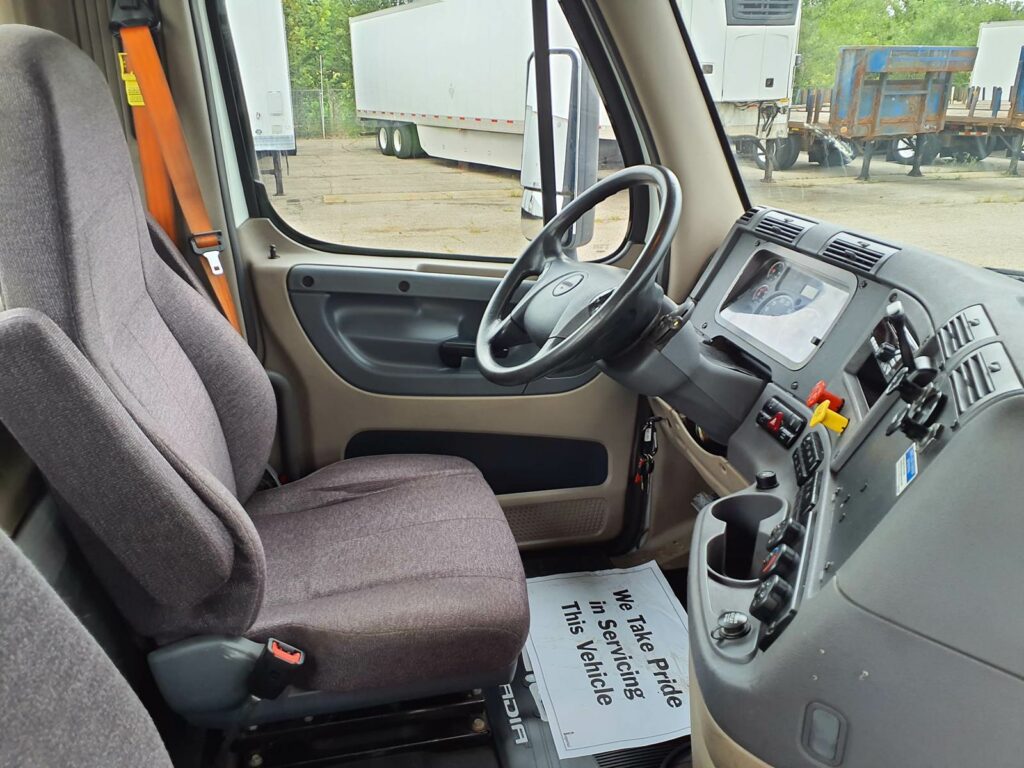 2014 Freightliner Cascadia 113 Single Axle Day Cab Truck – 410HP, 10