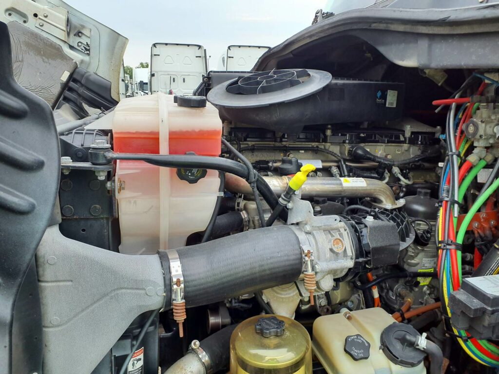 2014 Freightliner Cascadia 113 Single Axle Day Cab Truck – 410HP, 10