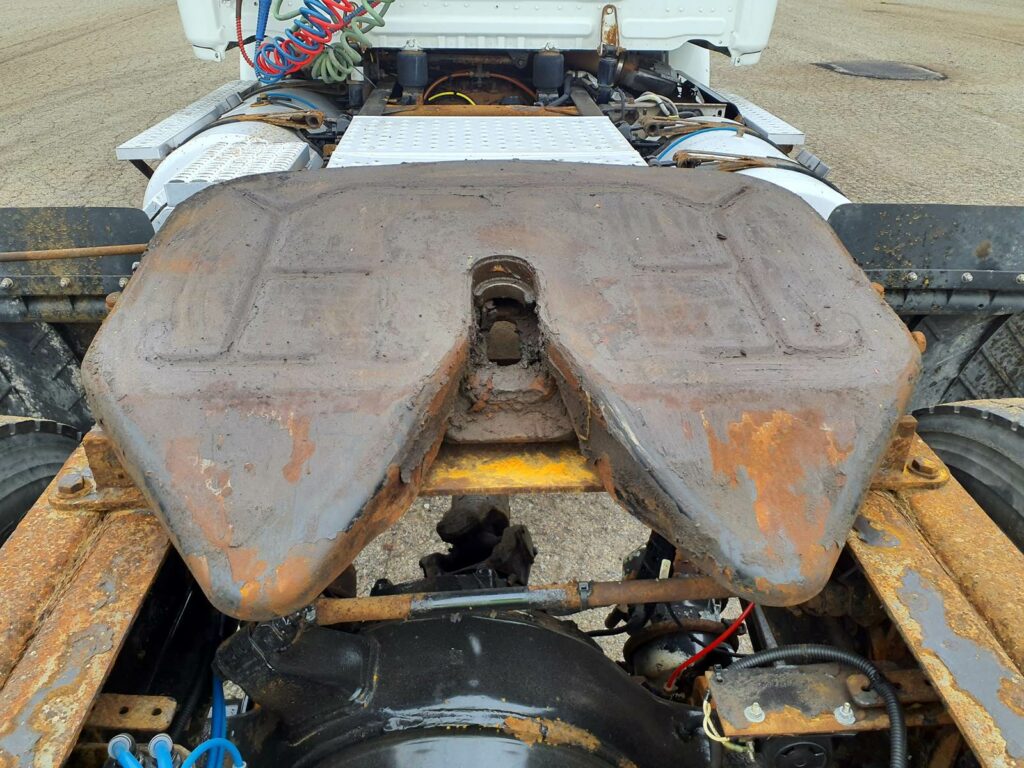 2014 Freightliner Cascadia 113 Single Axle Day Cab Truck – 410HP, 10