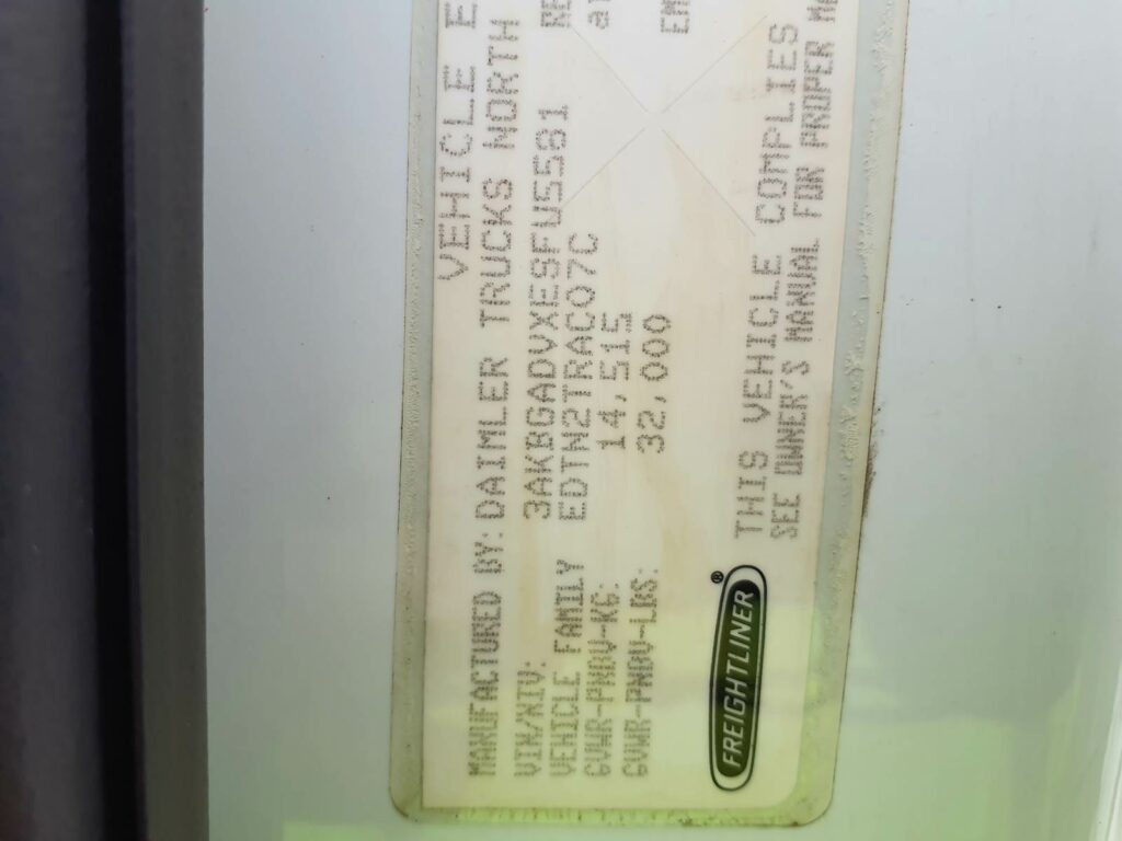 2014 Freightliner Cascadia 113 Single Axle Day Cab Truck – 410HP, 10